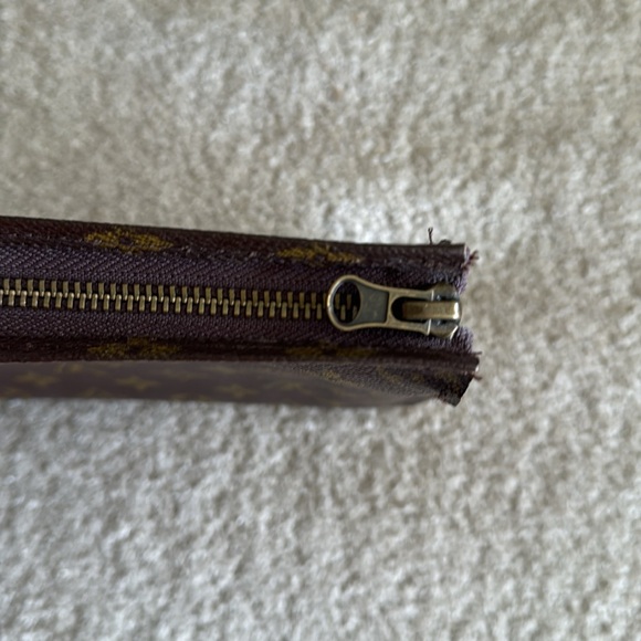 Louis Vuitton pouch - Picture 8 of 14